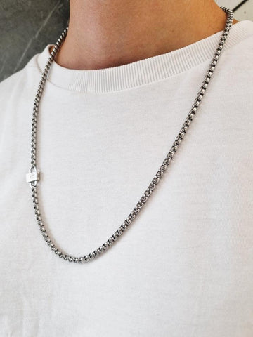 Ανδρικό κολιέ Tommy Hilfiger 2790365, με στοιχείο ενσωματομένο στην αλυσίδα κατασκευασμένο από χειρουργικό ατσάλι σε ασημί χρώμα.